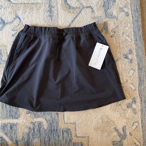 Athleta Dawn High Rise 15” skirt Medium